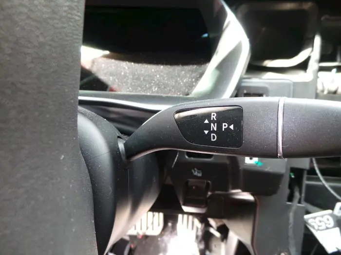 Dzwignia wyboru automatycznej skrzyni biegów Tesla Model S