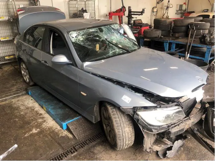 Szyba drzwi lewych tylnych wersja 4-drzwiowa BMW M3