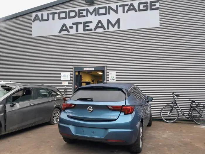 Mechanizm zamka tylnej klapy Opel Astra
