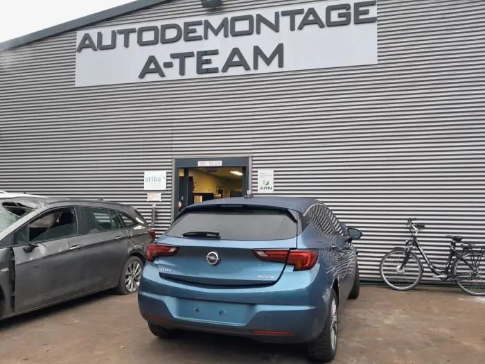 Szyba drzwi lewych tylnych wersja 4-drzwiowa Opel Astra