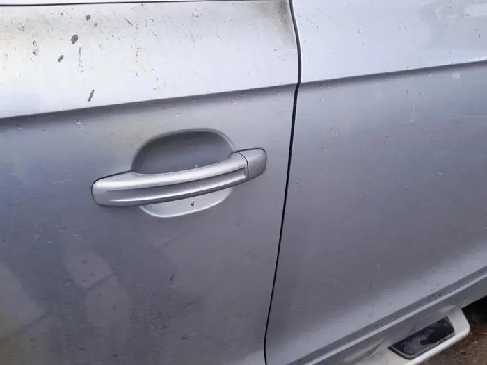 Uchwyt drzwi lewych przednich wersja 4-drzwiowa Audi Q7