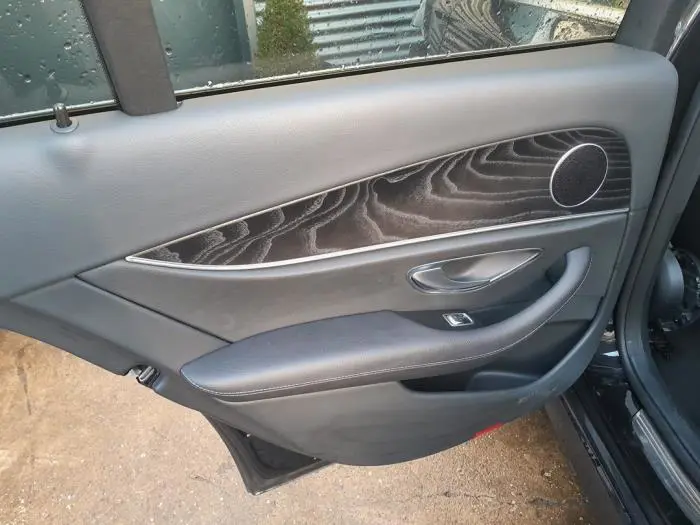 Tapicerka drzwi lewych tylnych wersja 4-drzwiowa Mercedes E-Klasse