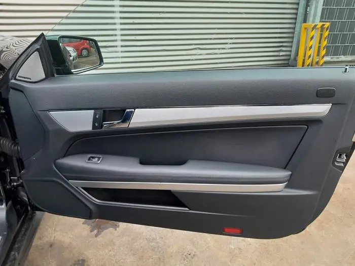 Tapicerka drzwi prawych wersja 2-drzwiowa Mercedes E-Klasse