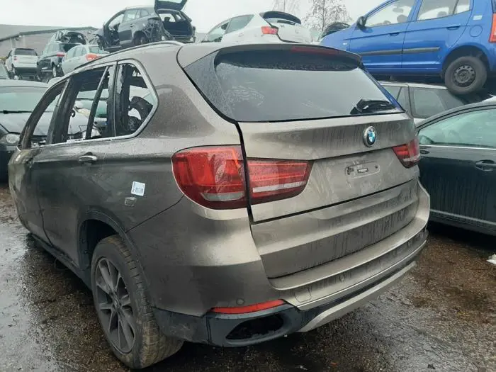 Sworzen lewy tyl BMW X5