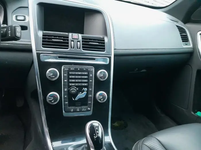 Wyswietlacz jednostki multimedialnej Volvo XC60