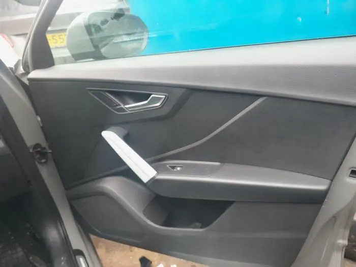 Tapicerka drzwi prawych przednich wersja 4-drzwiowa Audi Q2