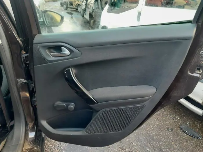 Tapicerka drzwi prawych tylnych wersja 4-drzwiowa Peugeot 208
