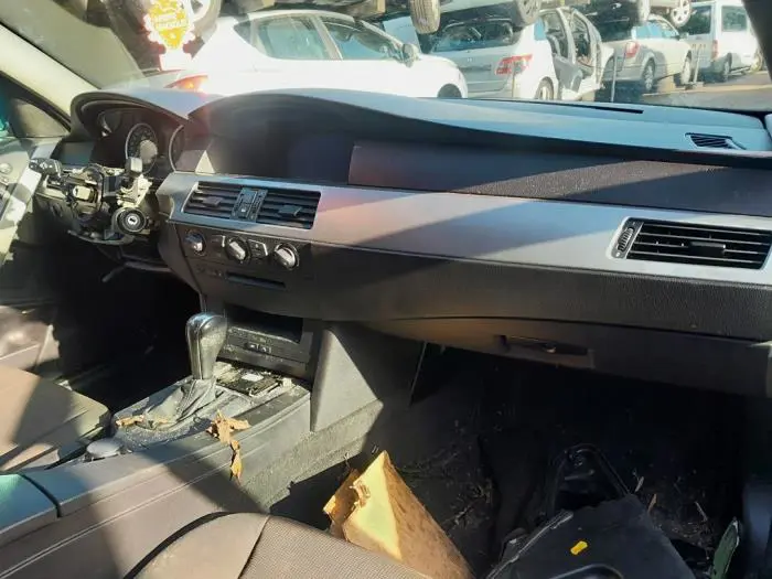 Schowek w desce rozdzielczej BMW M5