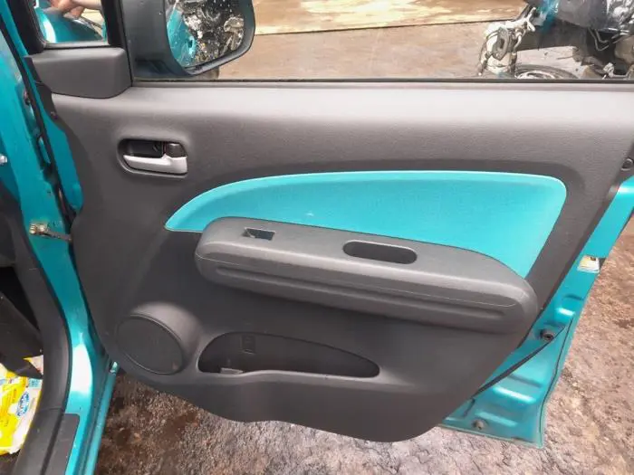 Tapicerka drzwi prawych przednich wersja 4-drzwiowa Suzuki Splash