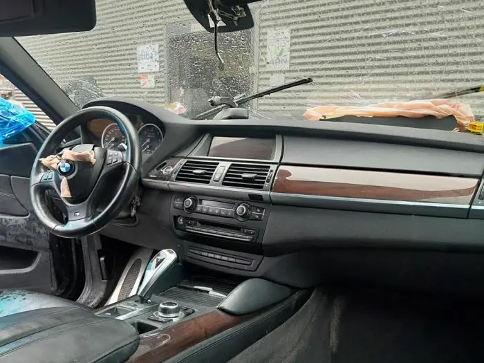 Schowek w desce rozdzielczej BMW X6