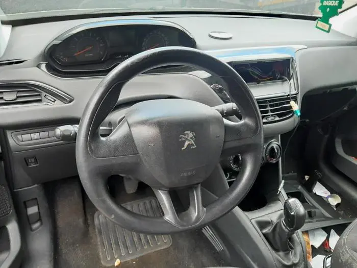 Kierownica Peugeot 208