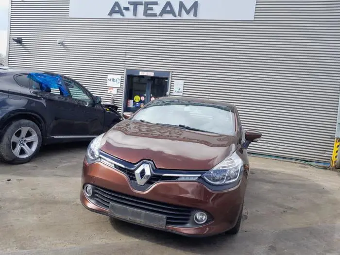 Zderzak przedni Renault Clio