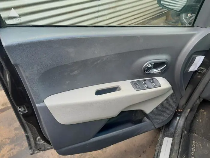 Tapicerka drzwi lewych przednich wersja 4-drzwiowa Dacia Lodgy