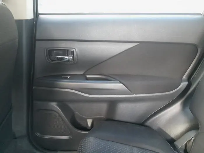 Tapicerka drzwi prawych tylnych wersja 4-drzwiowa Mitsubishi Outlander