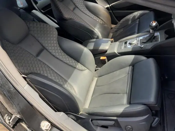 Fotel prawy Audi RS3
