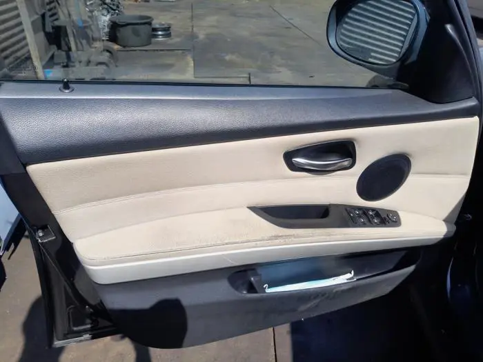 Tapicerka drzwi lewych przednich wersja 4-drzwiowa BMW 3-Serie