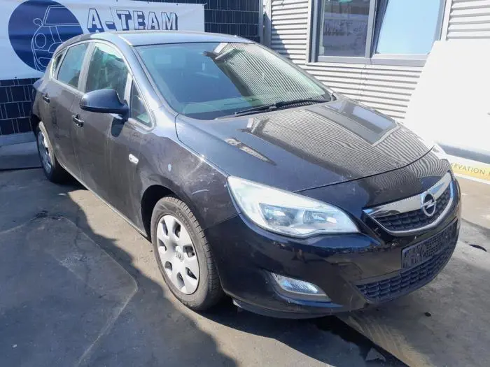 Wahacz zawieszenia prawy przód Opel Astra