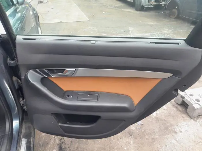 Tapicerka drzwi prawych tylnych wersja 4-drzwiowa Audi A6
