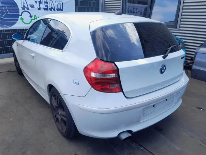 Sworzen lewy tyl BMW 1-Serie