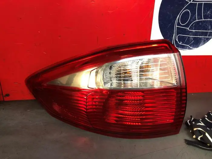 Tylne swiatlo pozycyjne lewe Ford C-Max