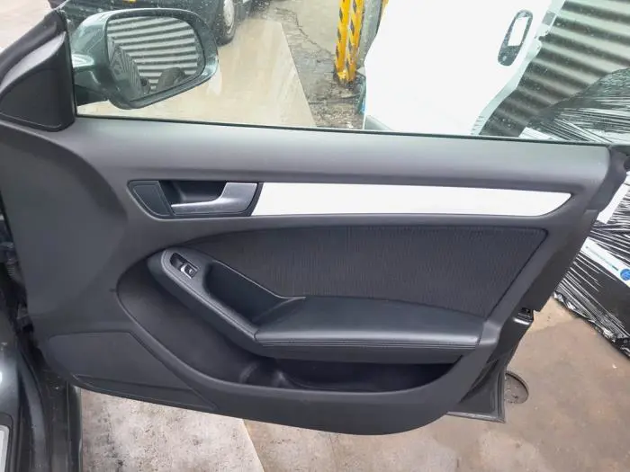 Tapicerka drzwi prawych przednich wersja 4-drzwiowa Audi A5