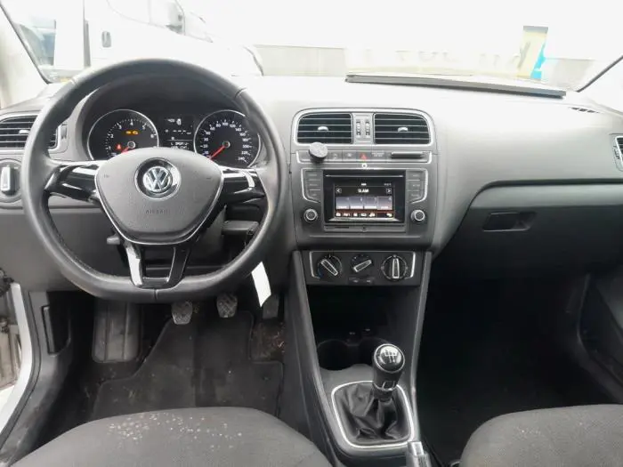Pas bezpieczenstwa prawy przód Volkswagen Polo