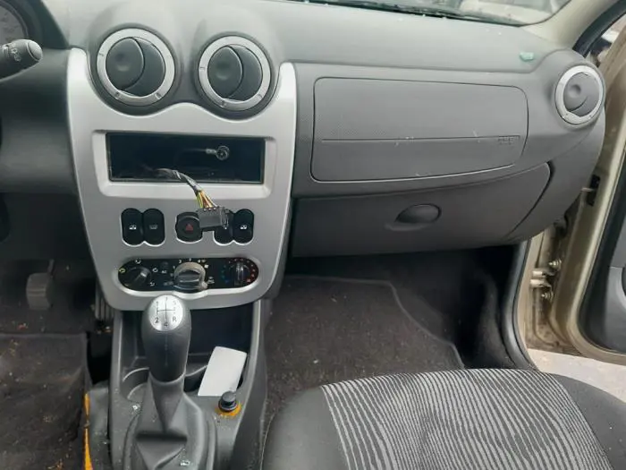 Przelacznik elektrycznej szyby Dacia Logan