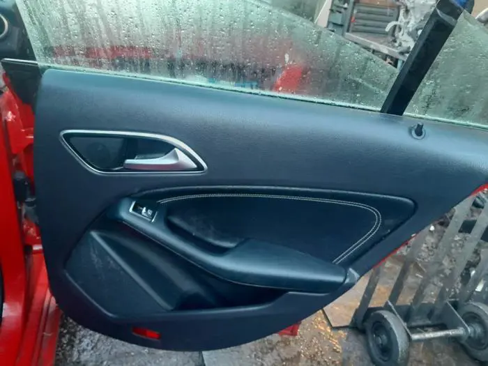 Tapicerka drzwi prawych tylnych wersja 4-drzwiowa Mercedes CLA