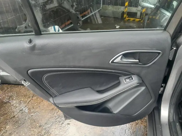 Tapicerka drzwi lewych tylnych wersja 4-drzwiowa Mercedes A-Klasse