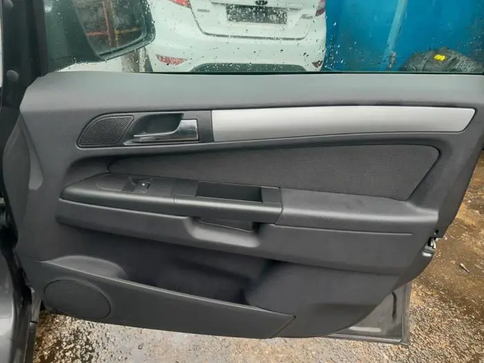 Tapicerka drzwi prawych przednich wersja 4-drzwiowa Opel Zafira B