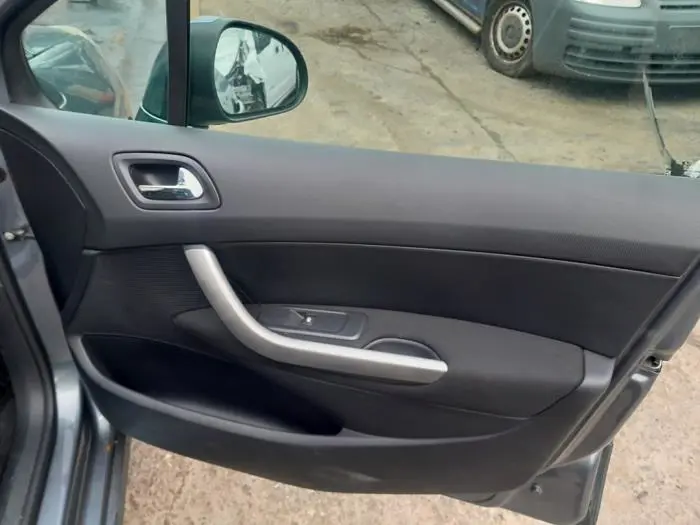 Tapicerka drzwi prawych przednich wersja 4-drzwiowa Peugeot 308