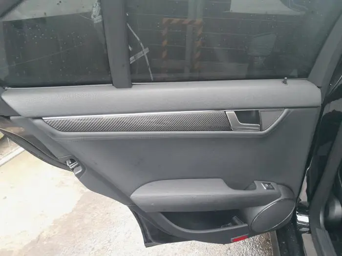 Tapicerka drzwi lewych tylnych wersja 4-drzwiowa Mercedes C-Klasse