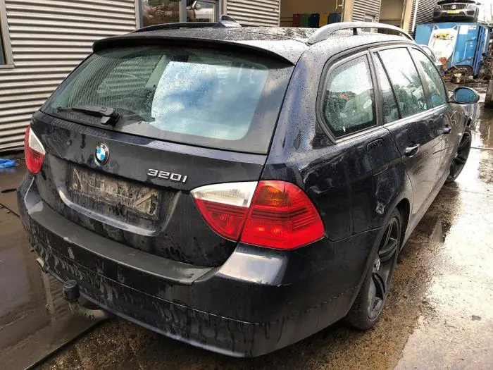 Zacisk hamulcowy prawy tyl BMW 3-Serie