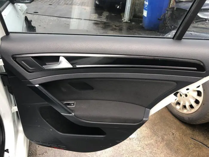 Tapicerka drzwi prawych tylnych wersja 4-drzwiowa Volkswagen Golf