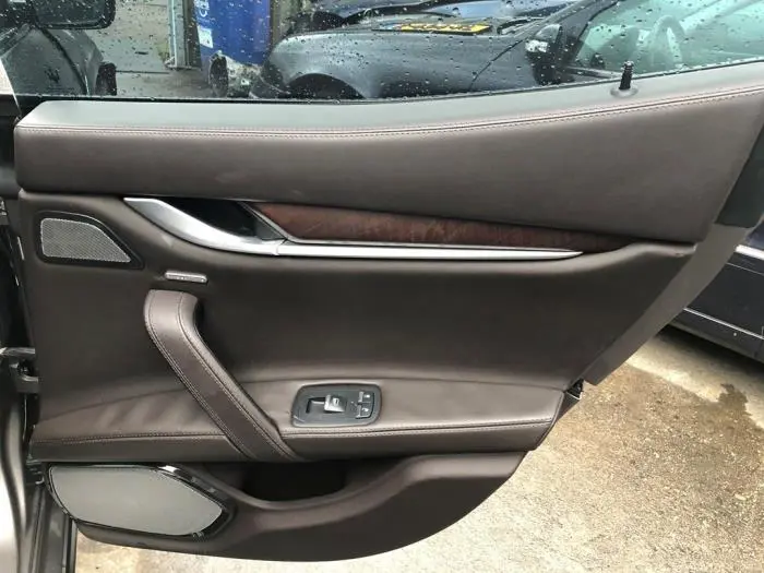 Tapicerka drzwi prawych tylnych wersja 4-drzwiowa Maserati Ghibli