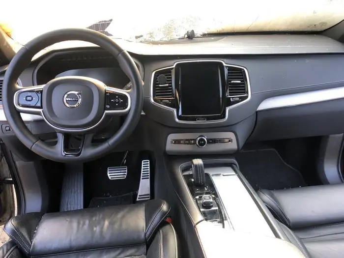 Wyswietlacz jednostki multimedialnej Volvo XC90