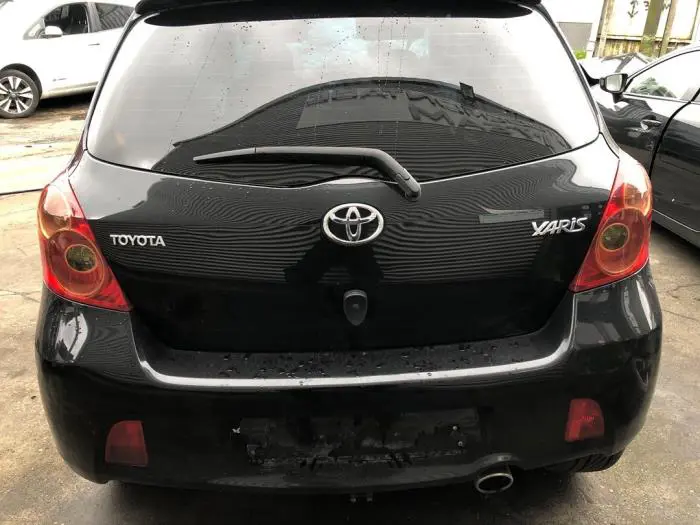 Mechanizm zamka tylnej klapy Toyota Yaris