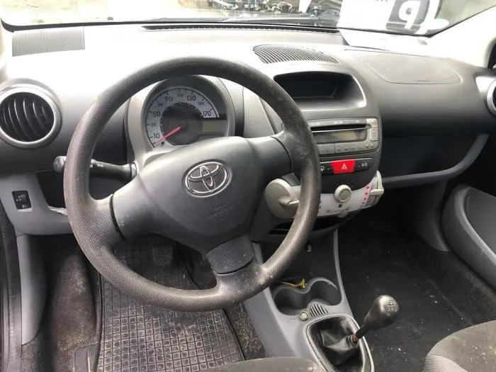 Pas bezpieczenstwa lewy przód Toyota Aygo
