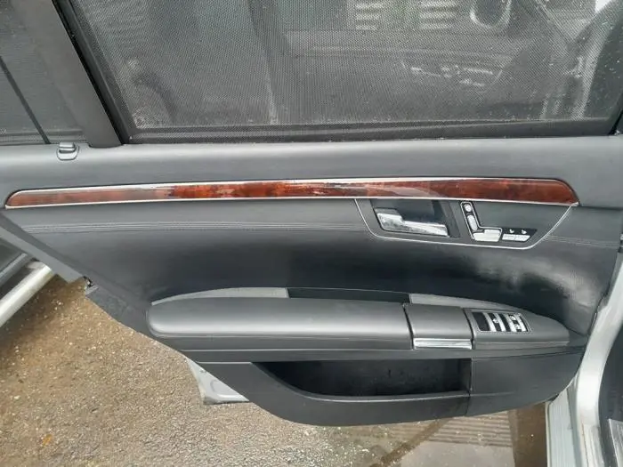 Tapicerka drzwi lewych tylnych wersja 4-drzwiowa Mercedes S-Klasse