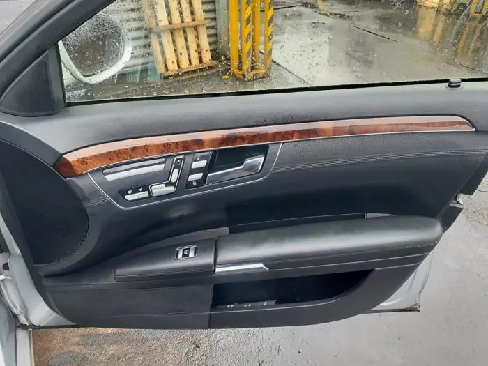 Tapicerka drzwi prawych przednich wersja 4-drzwiowa Mercedes S-Klasse