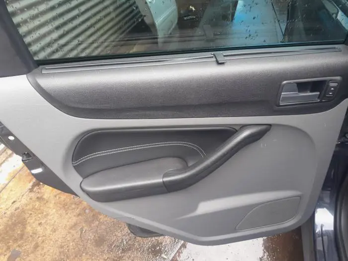 Tapicerka drzwi lewych tylnych wersja 4-drzwiowa Ford Focus