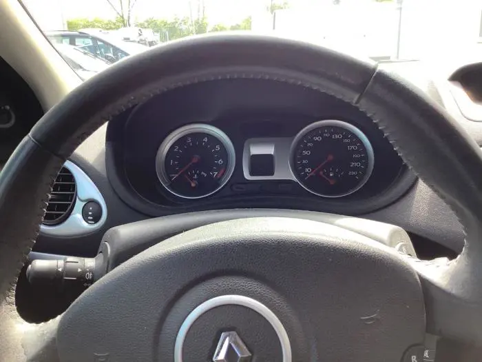 Tablica rozdzielcza Renault Clio