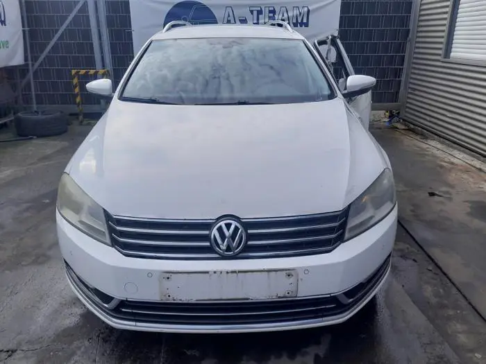 Zderzak przedni Volkswagen Passat
