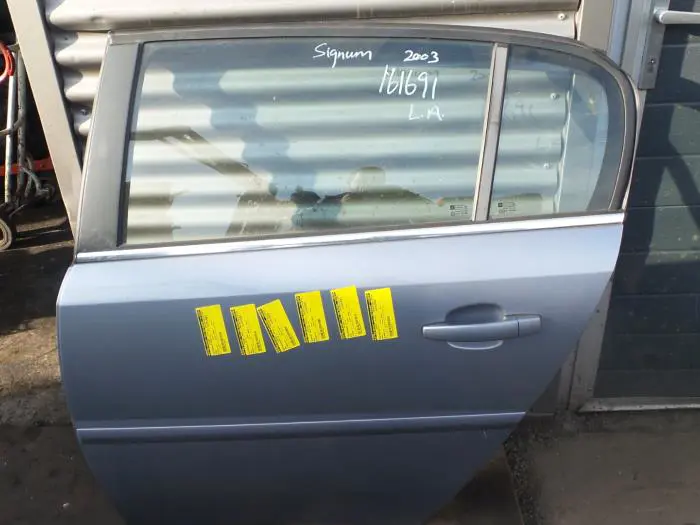 Drzwi lewe tylne wersja 4-drzwiowa Opel Signum